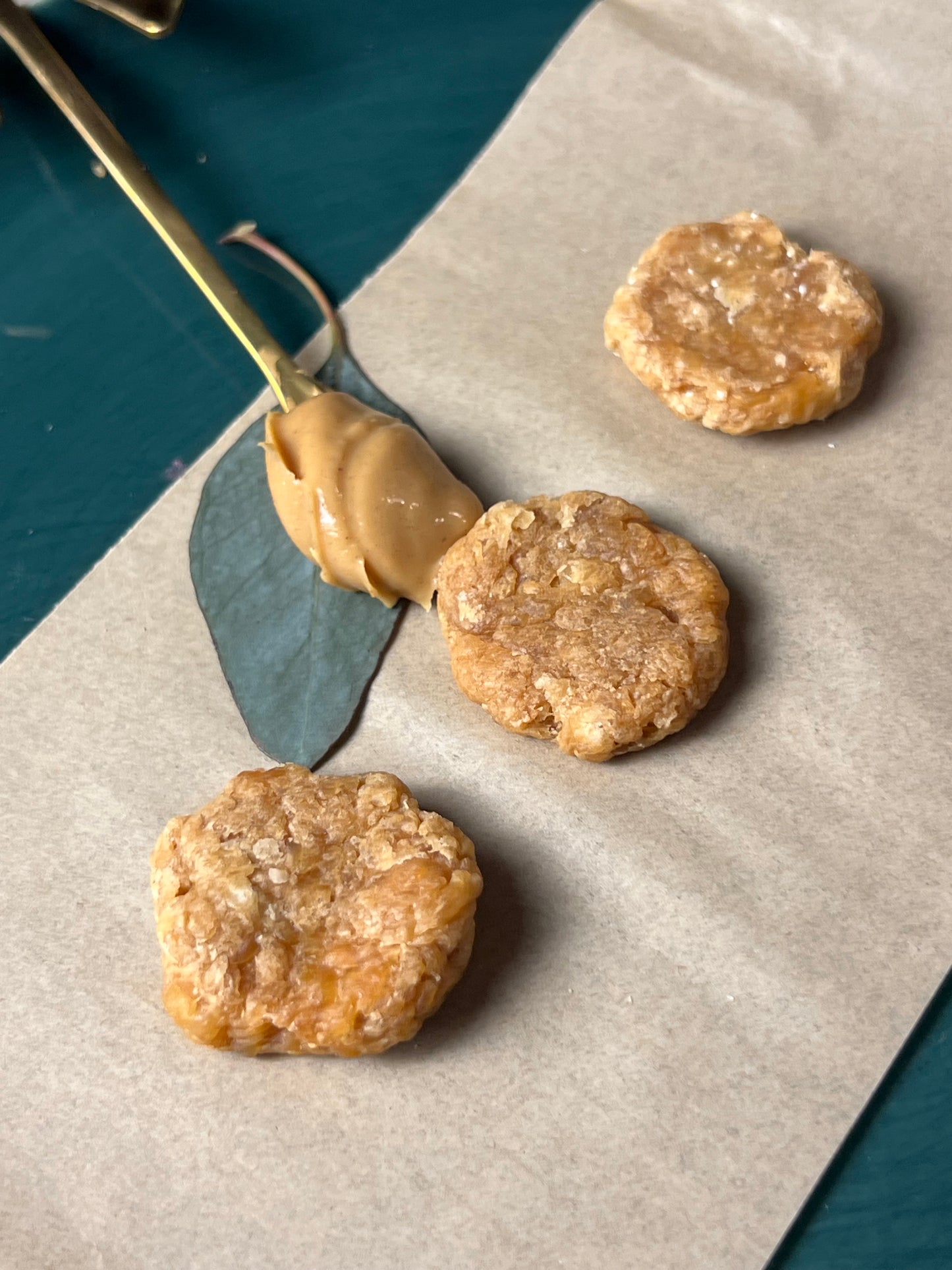 Chicken Peanut Butter Biscuits (L)